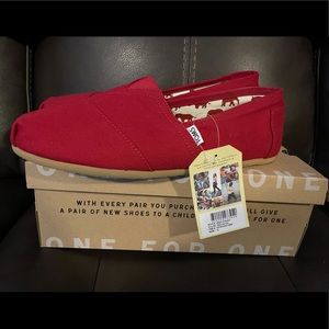 Red Canvas Men’s size 12 Toms Shoes NIB NWT